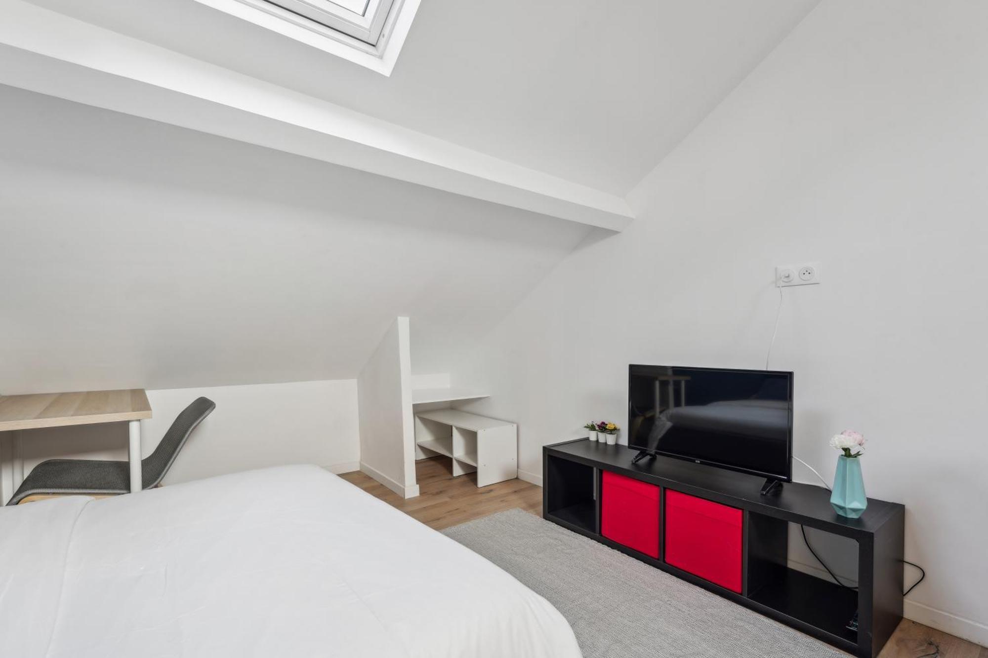 Budget Appart Avec Parking Au Centre-Ville Charleville-Mezieres Ngoại thất bức ảnh